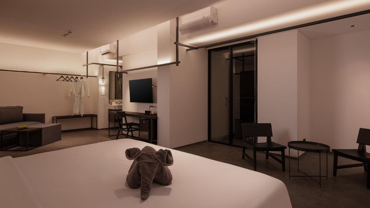 Rez Hotel Semarang Buitenkant foto
