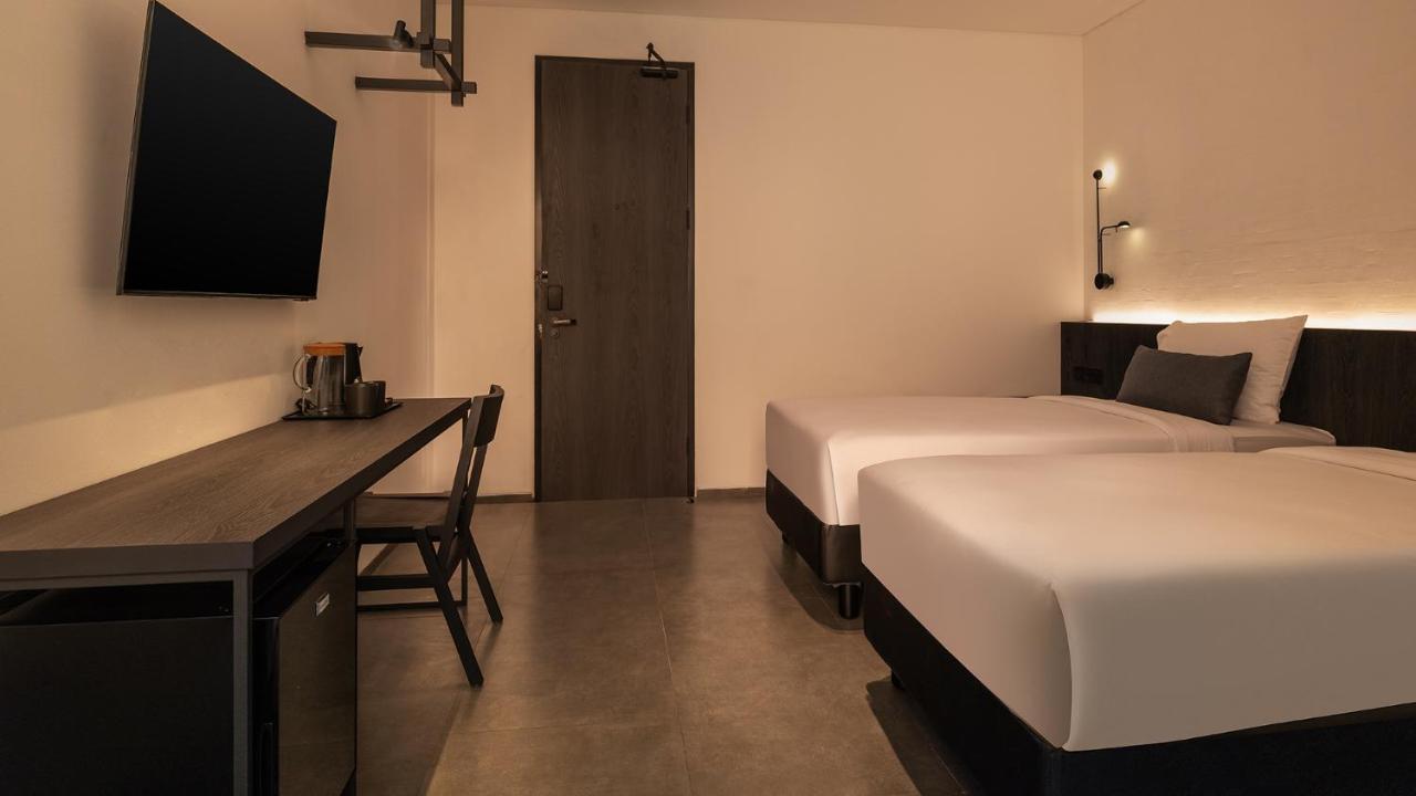 Rez Hotel Semarang Buitenkant foto