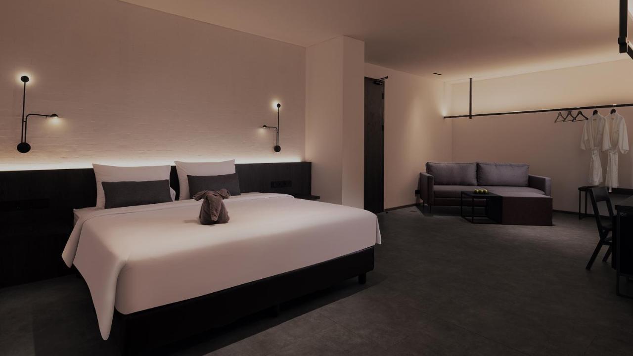 Rez Hotel Semarang Buitenkant foto