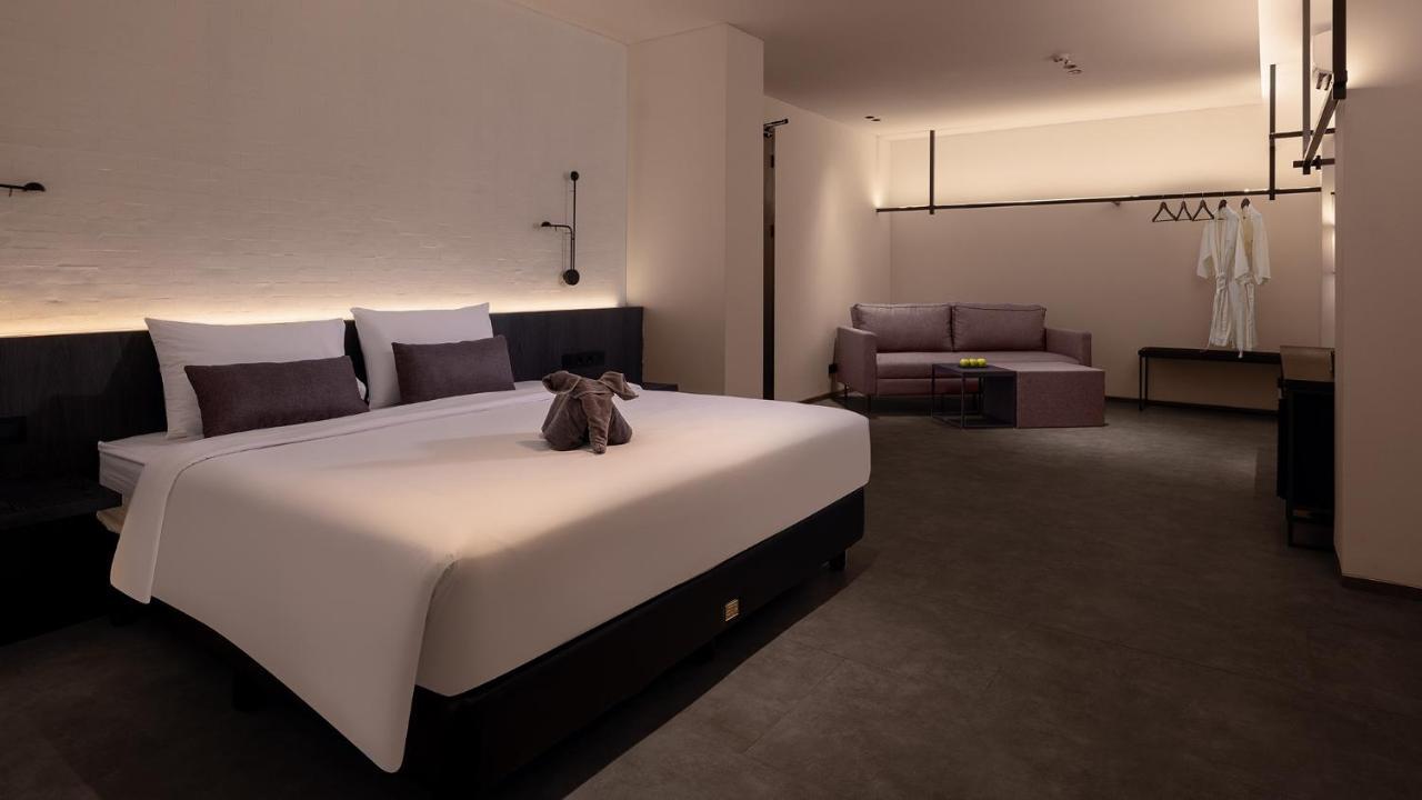 Rez Hotel Semarang Buitenkant foto