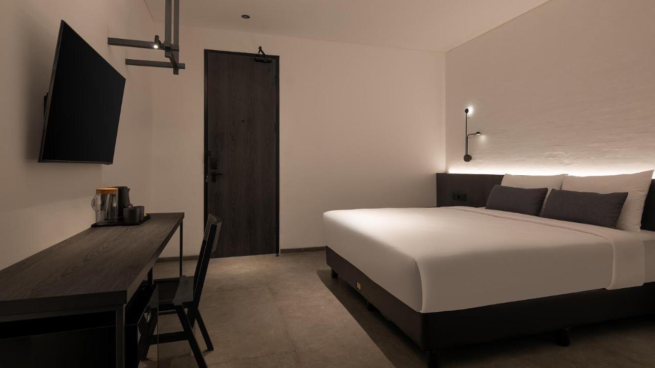Rez Hotel Semarang Buitenkant foto