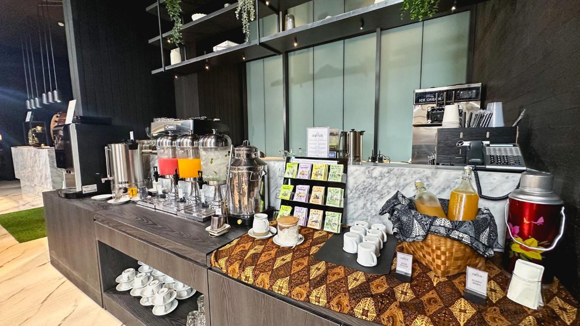 Rez Hotel Semarang Buitenkant foto